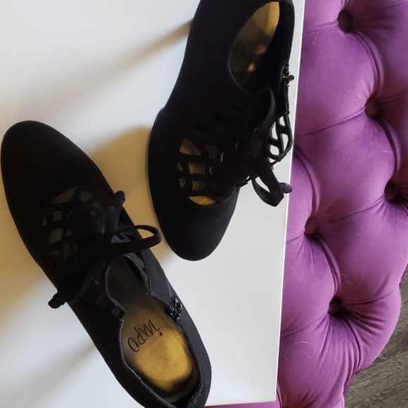 Shoes - Picture 2 of 5